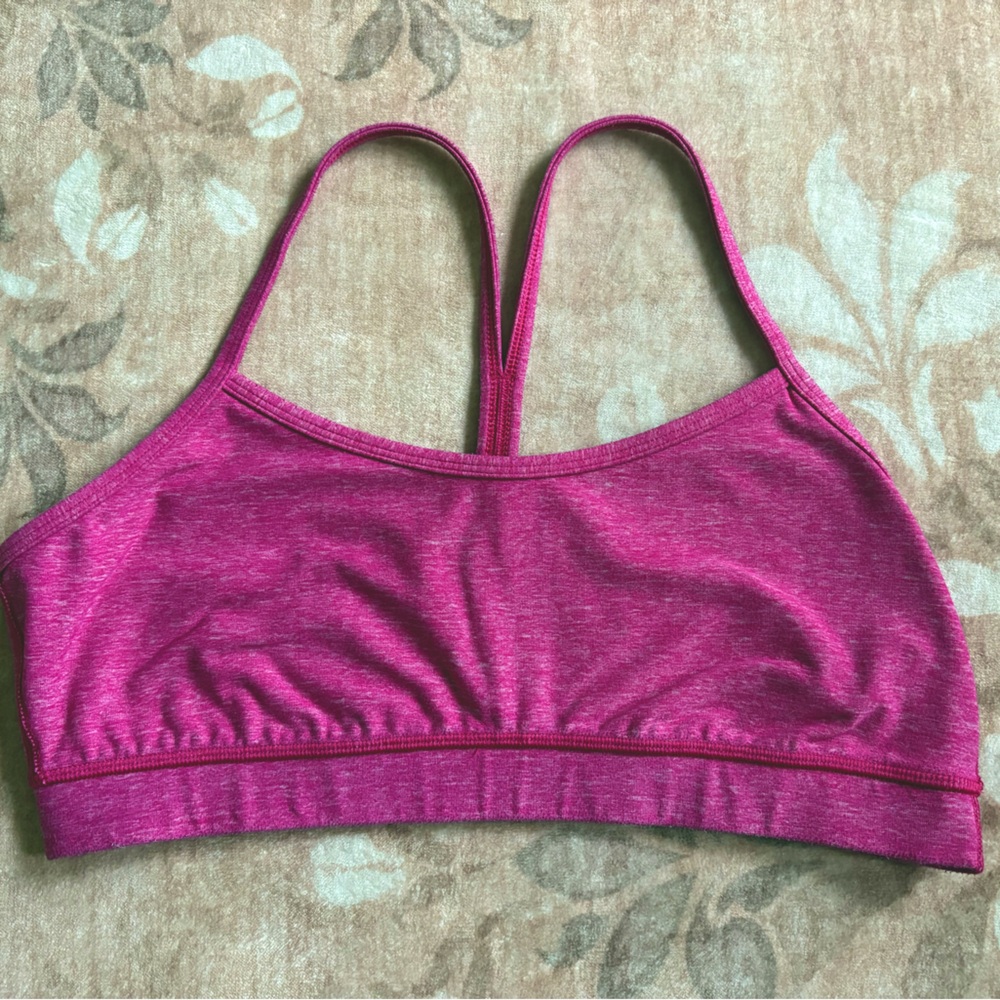 💗🌺 Lululemon “Flow Y” light support yoga bra 🌺💗